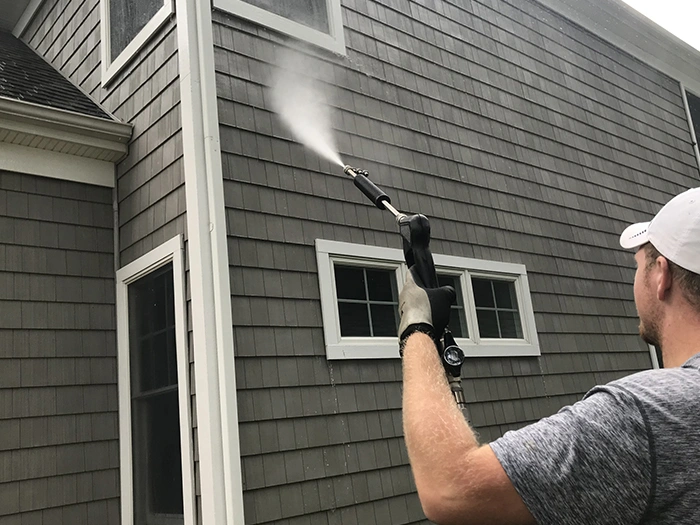 Professional Window Cleaning in Edgewood, WA man cleaning sidings