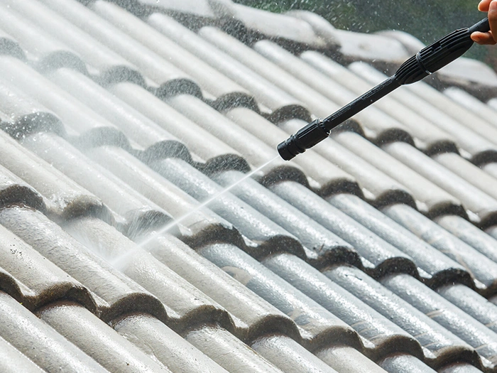 Top-Notch Roof Stain Removal in Sumner​